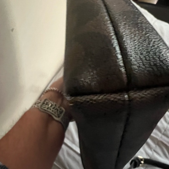 Coach crossbody with gold hardware. - Picture 2 of 8